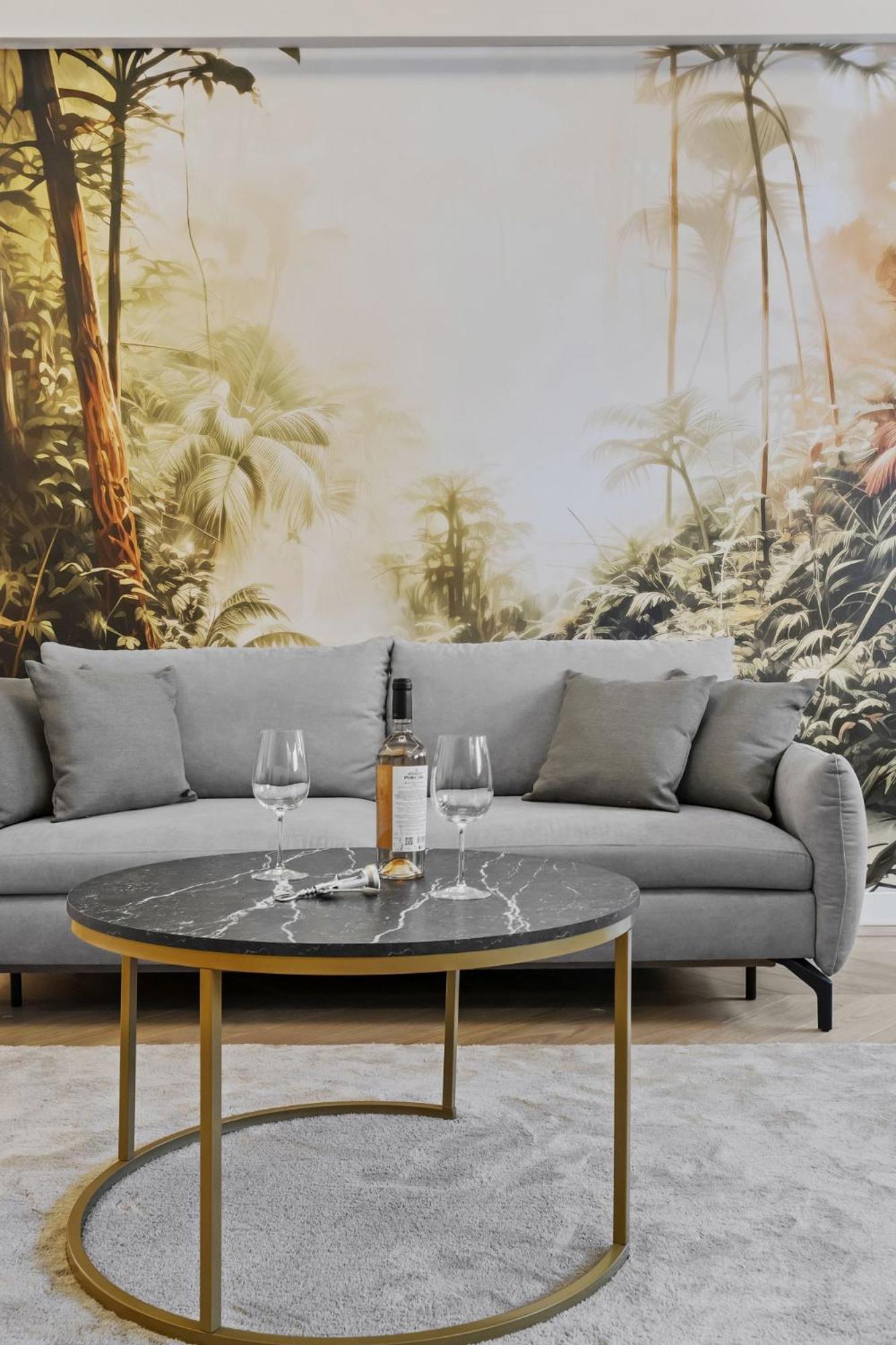Central Two Rooms Apartment The Paradise Of Lights Bukares Bagian luar foto