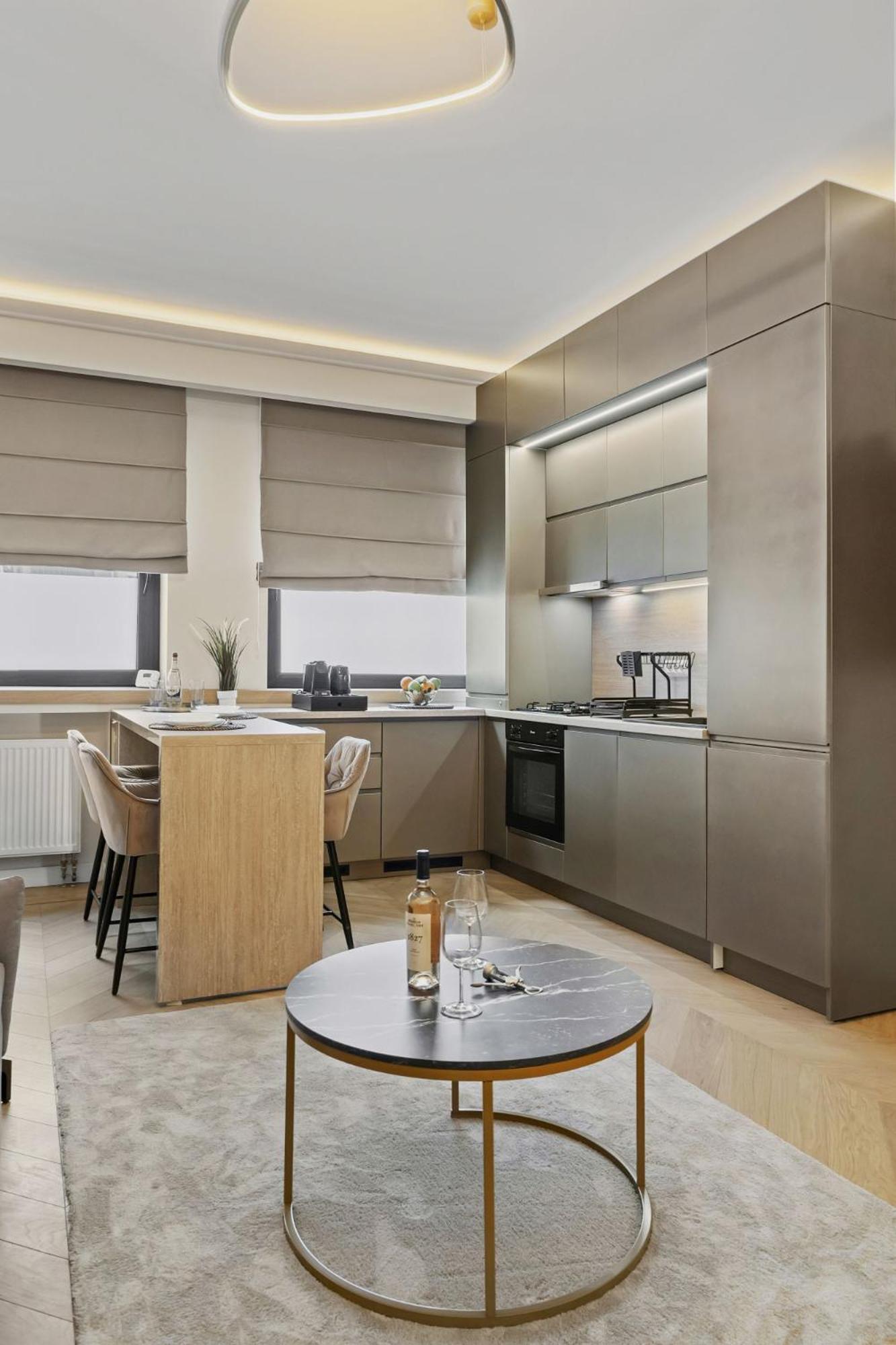 Central Two Rooms Apartment The Paradise Of Lights Bukares Bagian luar foto