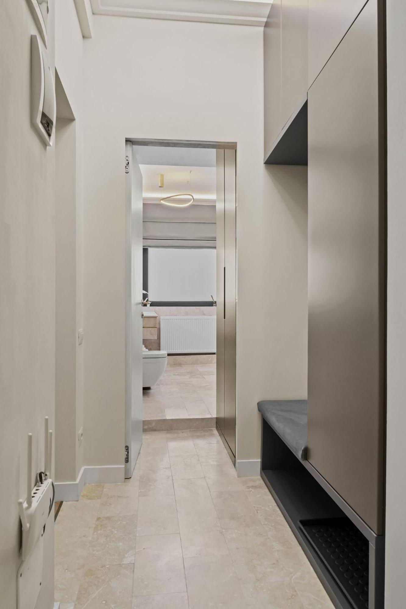 Central Two Rooms Apartment The Paradise Of Lights Bukares Bagian luar foto