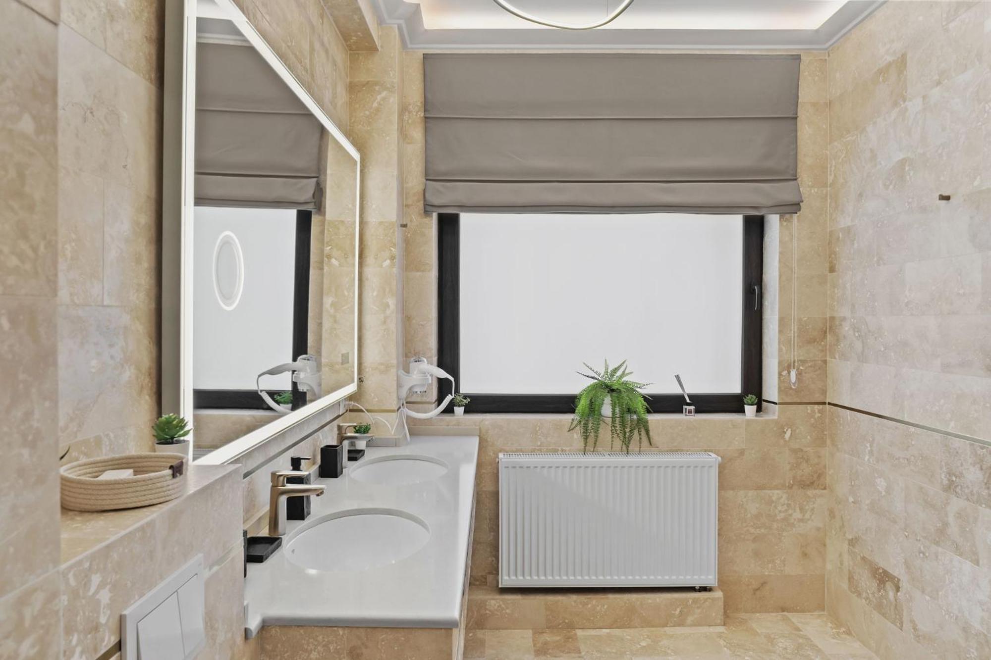 Central Two Rooms Apartment The Paradise Of Lights Bukares Bagian luar foto