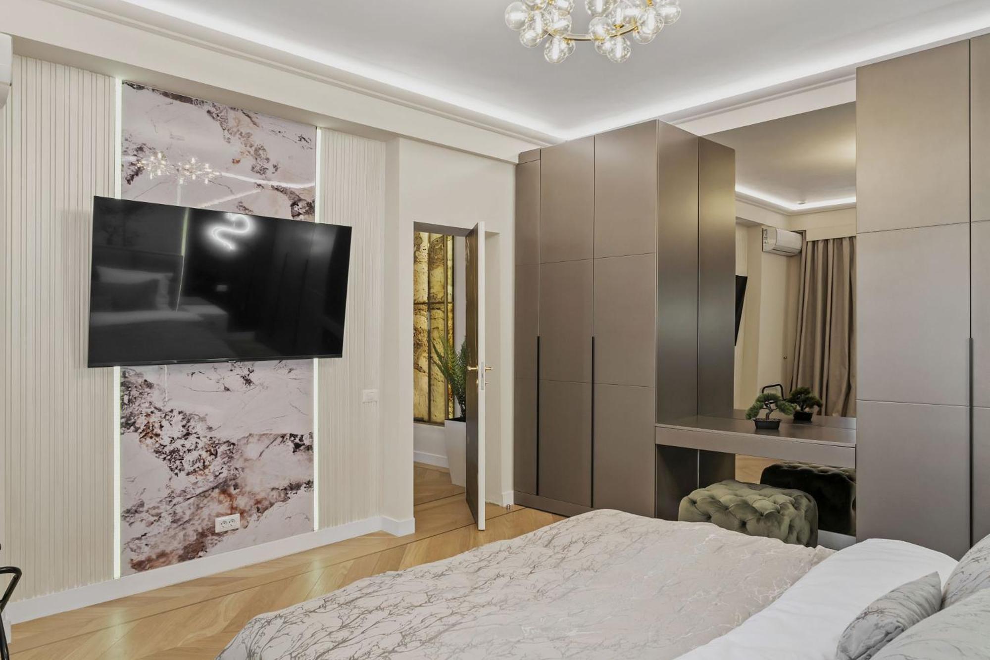 Central Two Rooms Apartment The Paradise Of Lights Bukares Bagian luar foto