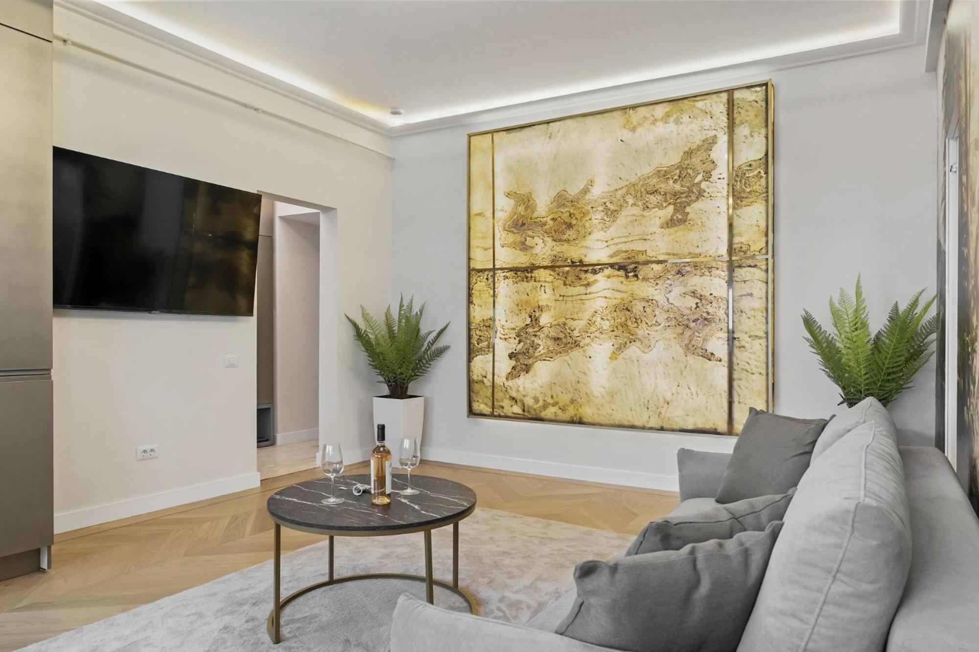 Central Two Rooms Apartment The Paradise Of Lights Bukares Bagian luar foto